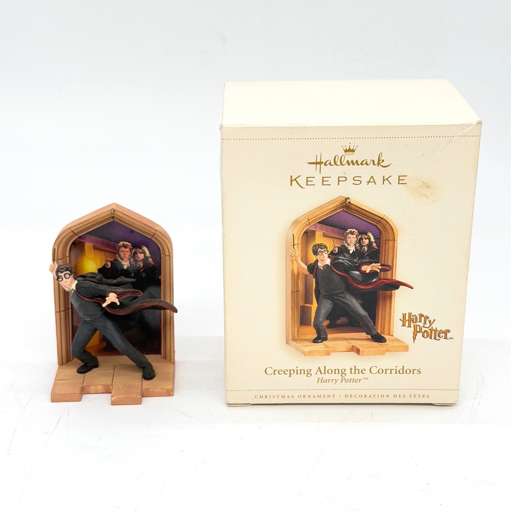Hallmark Keepsake Harry Potter Creeping Along the Corridors 2006 Ornament Boxed